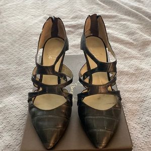 Unique a navy heels